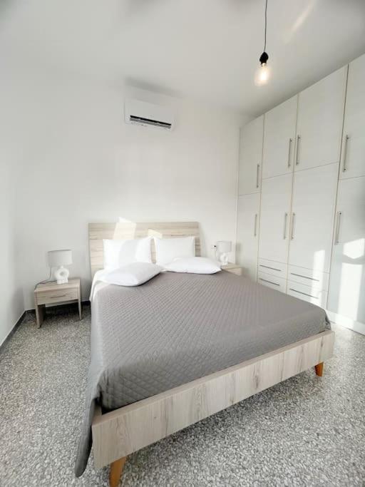 Linardo's Cycladic House *